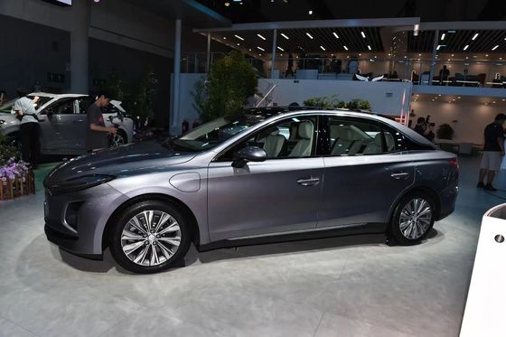 Benzine of elektrische brandstof 2024 Hongqi Eqm5 Auto Zwarte kleur Efficiënte stoelventilatie